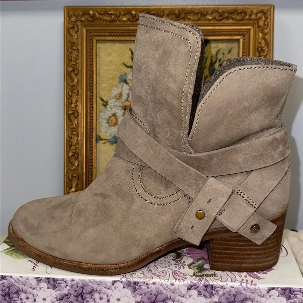 UGG 7.5 Elora Sahara Suede Ankle Block Heel Boots